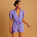 Short printed summer jumpsuit for women in pink and purple with belt and tailored fit, perfect for warm days and stylish outings.