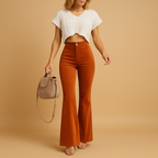 Dames corduroy broek met hoge taille en flared pijpen van stretchmateriaal, perfect voor casual en chique outfits.